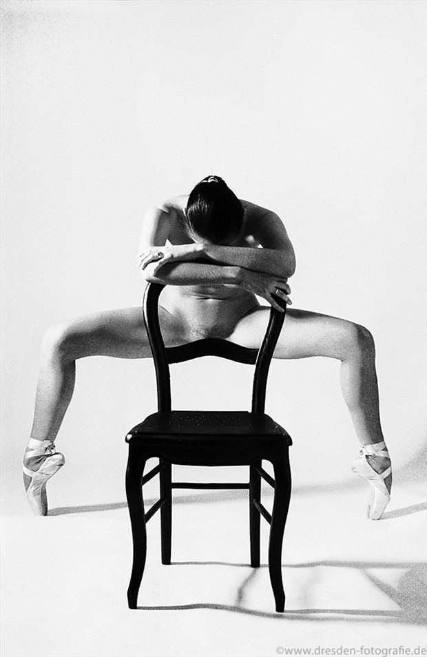 Ballerina 2 mit dem %22weiblichen%22 Stuhl%22 Artistic Nude Photo by Photographer S.Dittrich